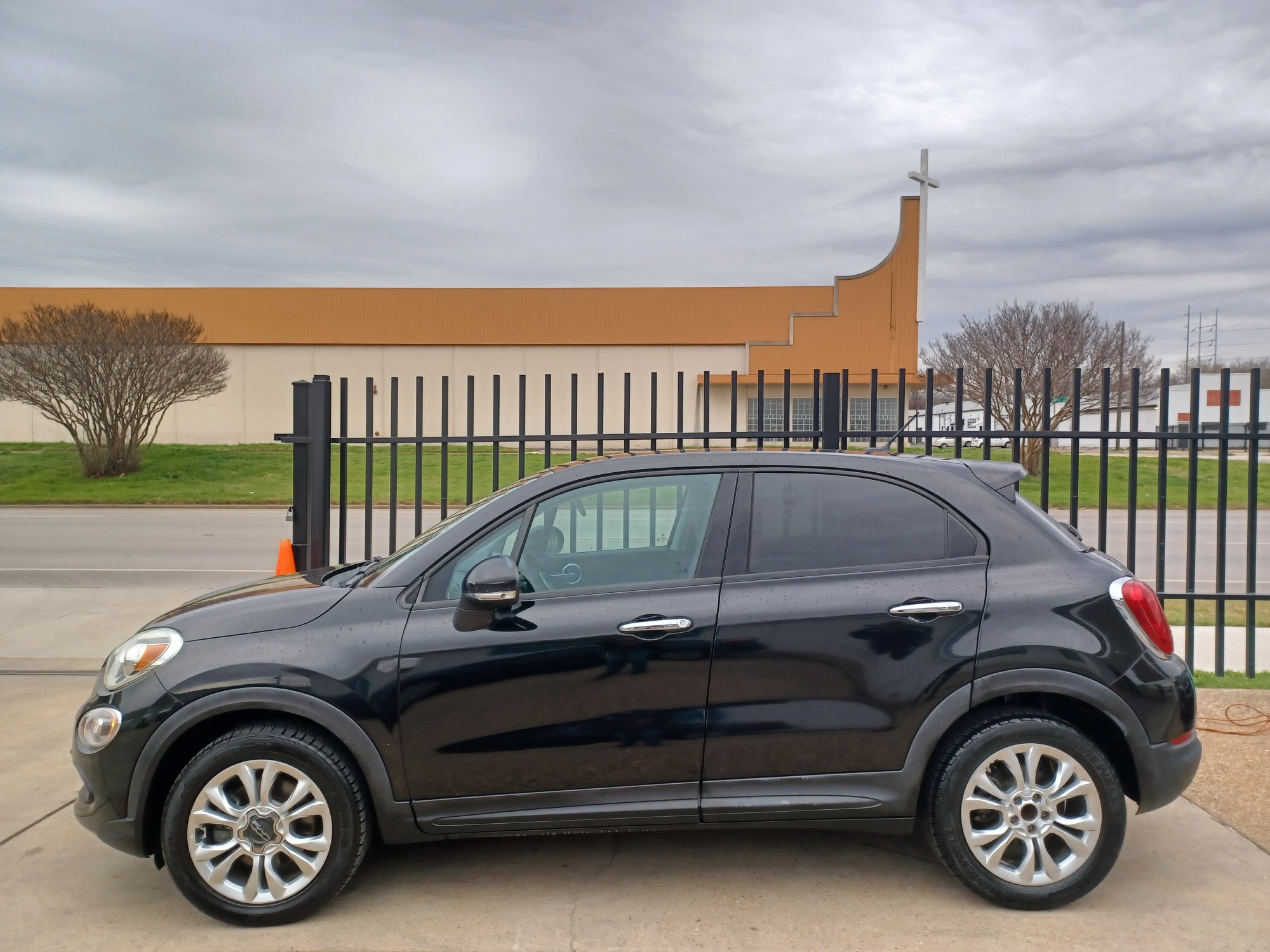 photo of 2016 Fiat 500x Easy           AS LOW AS $1000 DOWN W.A.C., SPECIAL FINANCING WITH WARRANTY!!